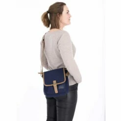 Travelite Hempline Crossover Tasche Marine 11 Travelite Hempline Crossover Tasche Marine -TROLLEY Verkäufe 0581 20 Hempline CO Model 900x900